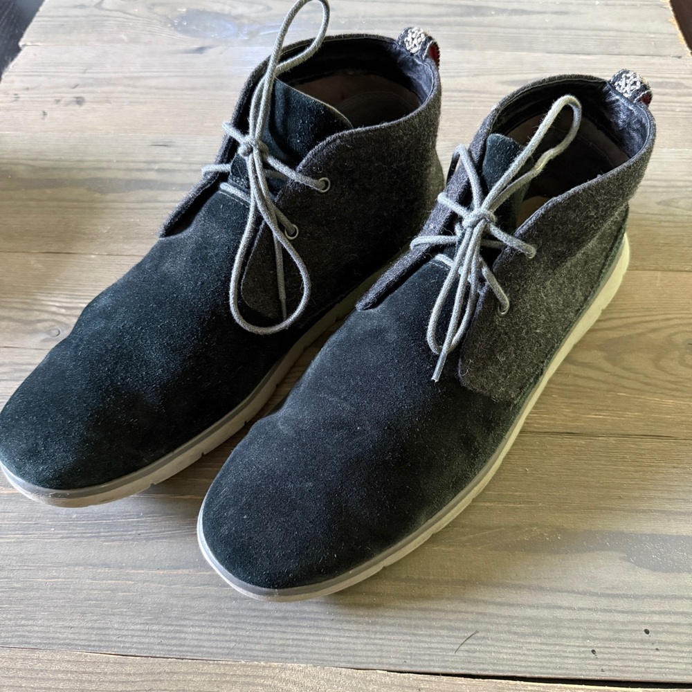 UGG Men's Charcoal and Black Suede Chukka Boots